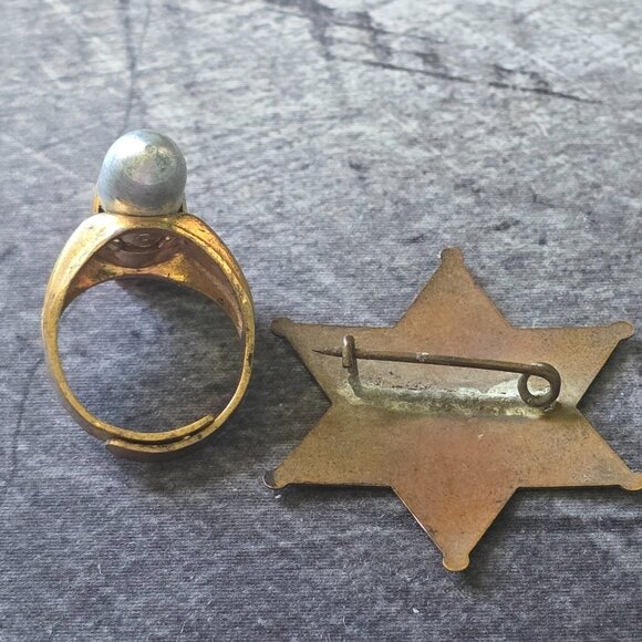 Vintage 1940s Lone Ranger Atomic Bomb Ring 1938 Bond Bread Safety Club Badge Kix - Picture 4 of 16